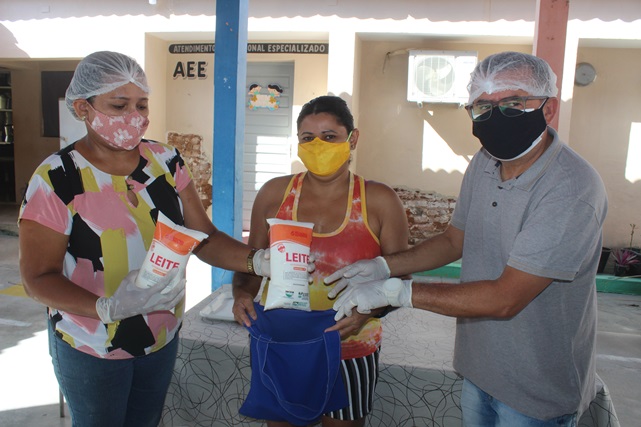 Alunos da rede Municipal de Ensino de Caraúbas passarão a receber leite pasteurizado enquanto estiverem em aulas remotas