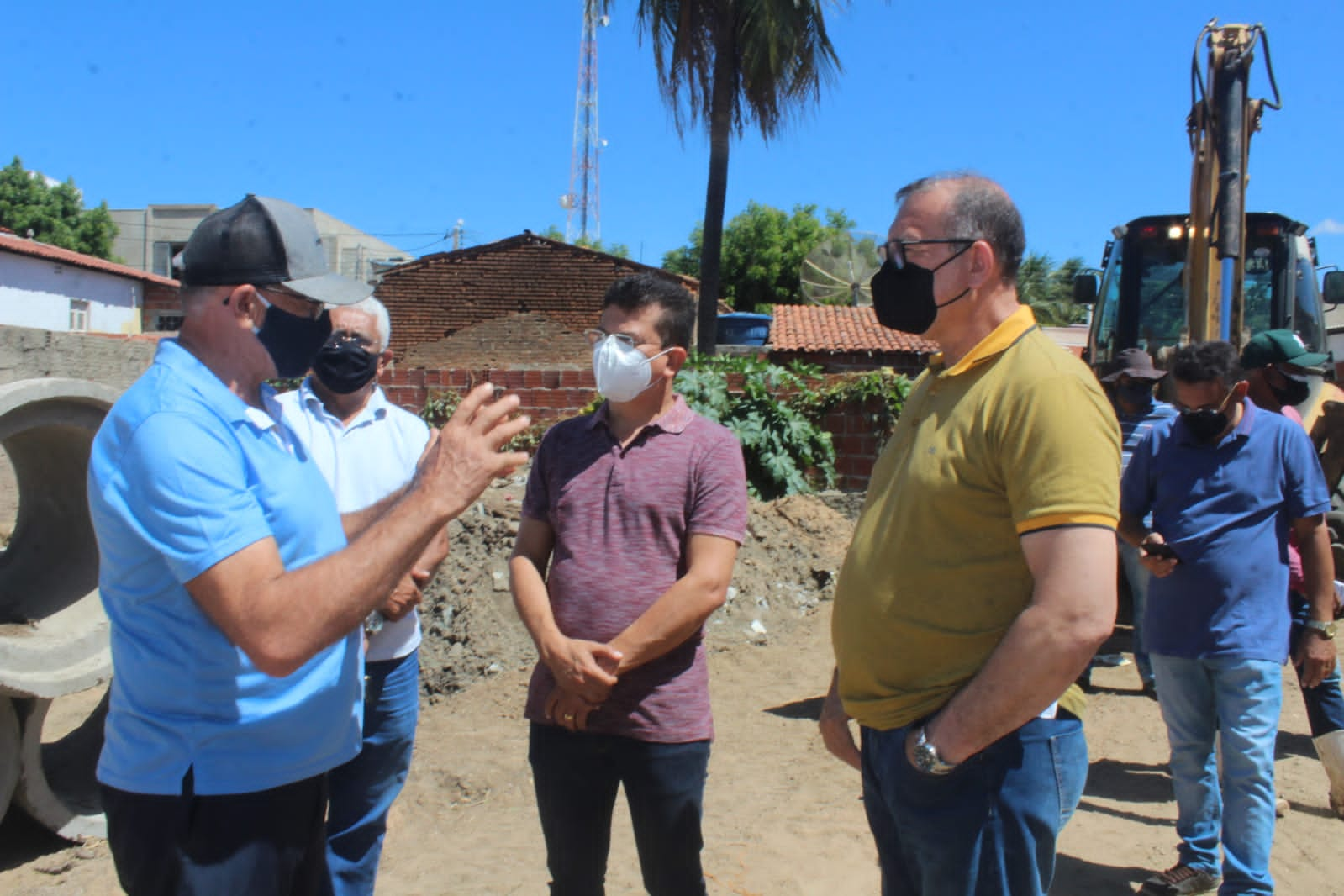 Prefeito Juninho Alves cumpre agenda visitando obras, reformas de escolas e entrega fardamento a alunos em Caraúbas