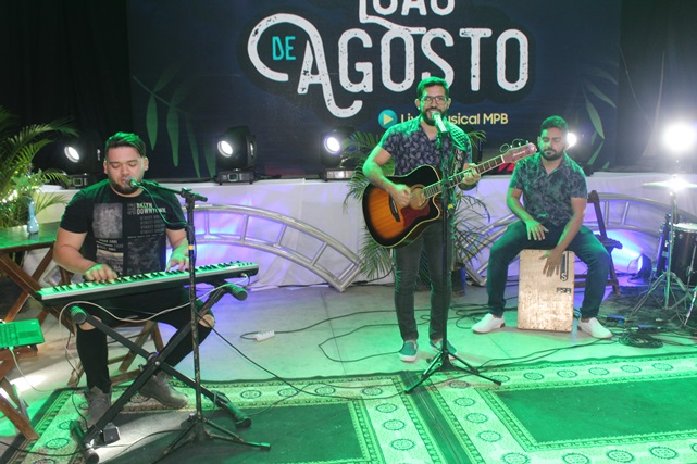 Artistas caraubenses brilham em noite de live musical promovida pela Prefeitura