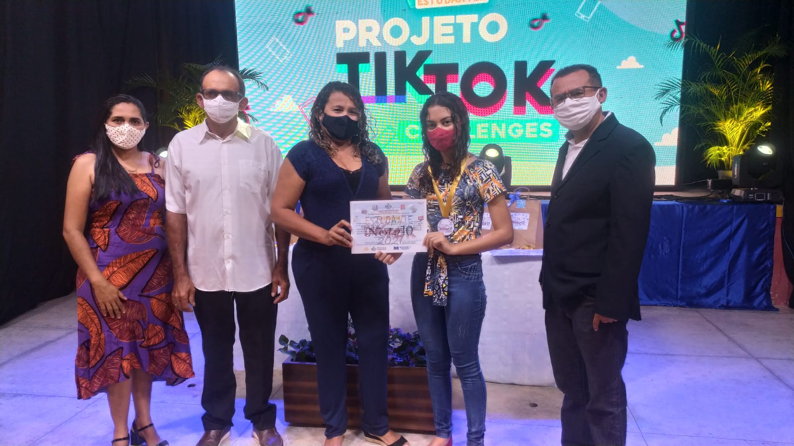 Secretaria de Educação de Caraúbas realiza live de premiação para alunos nota 10 vencedores do Projeto Challenges e Tik Tok