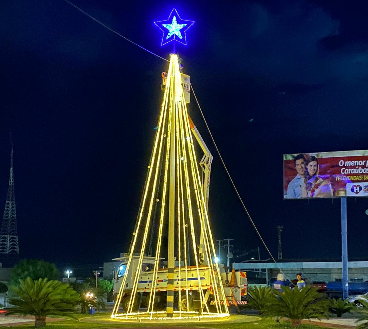 Prefeito Juninho Alves abre oficialmente o “Natal Caraúbas Inundada de Luz” em noite que contou ainda com o retorno da Feira da Lua