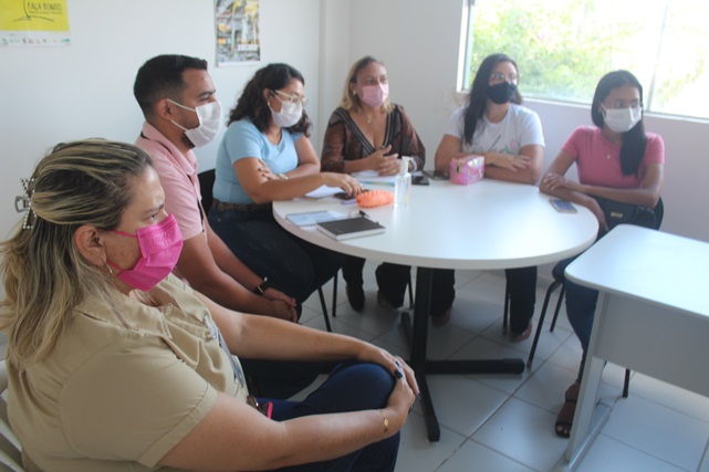 Em reunião com equipe do Creas secretário Edson Moraes prima por integração da Assistência Social