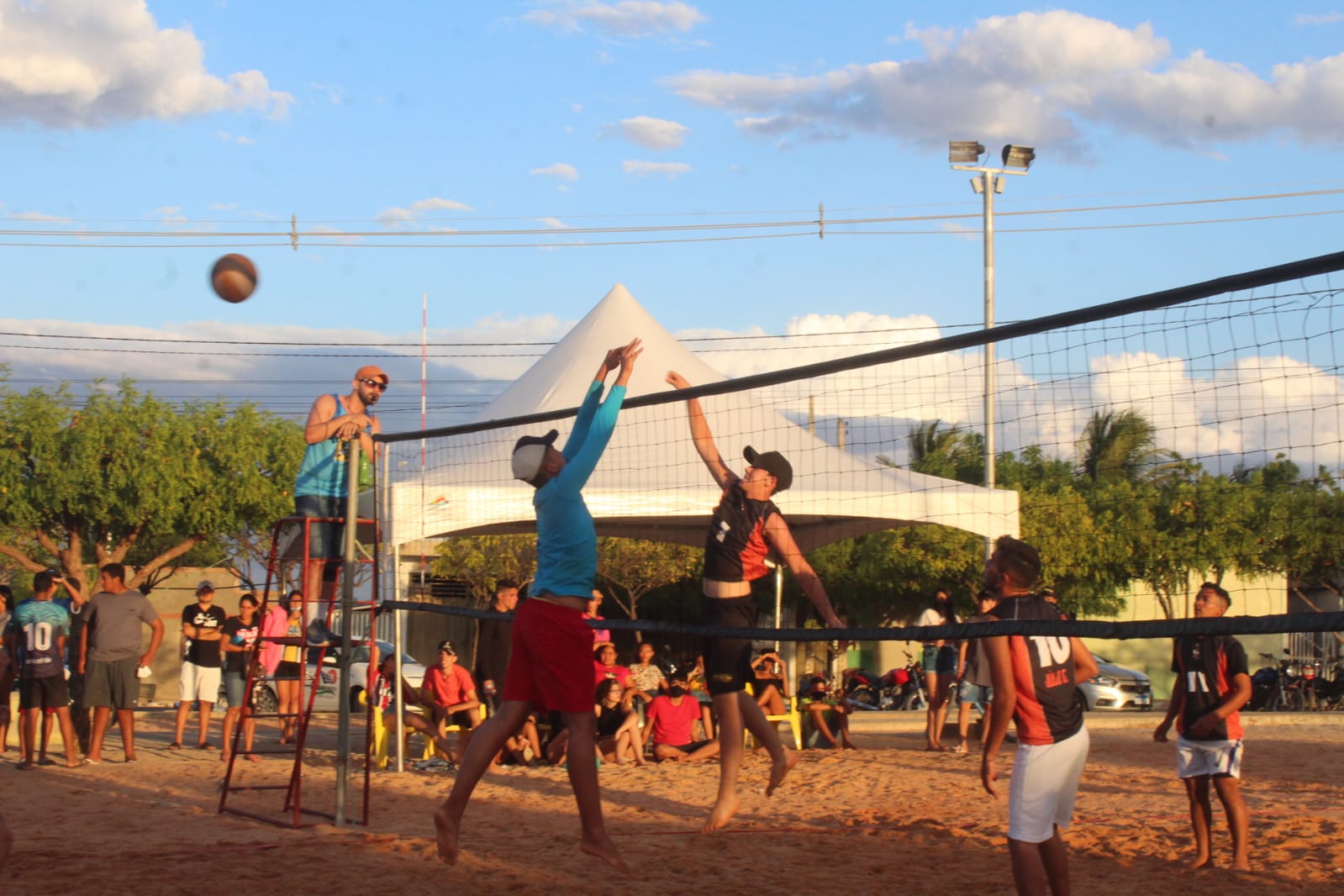 Prefeitura apoia torneio beneficente de vôlei em Caraúbas