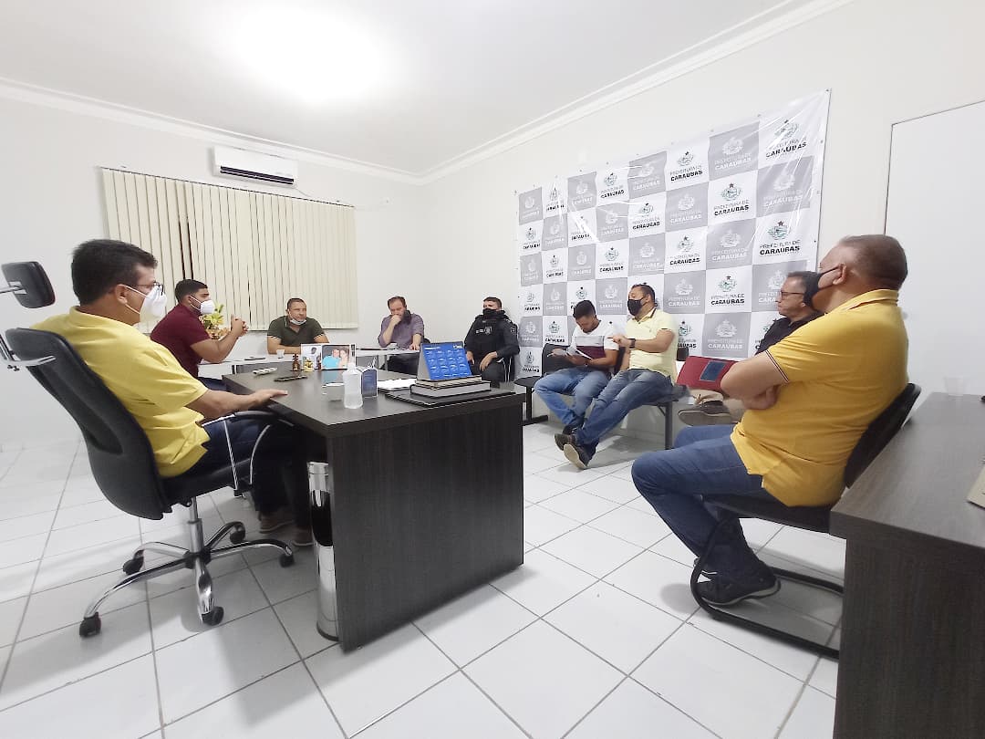 Prefeito Juninho Alves se reúne com o Legislativo e com as forças de segurança para debater presença de animais em via pública