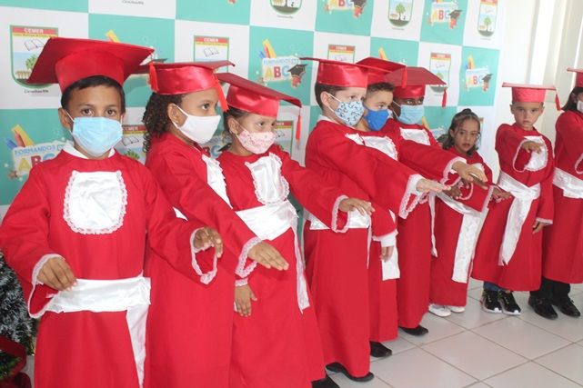 Secretaria de Educação de Caraúbas confere grau aos Doutores do ABC das 10 Unidades de Ensino Rural 