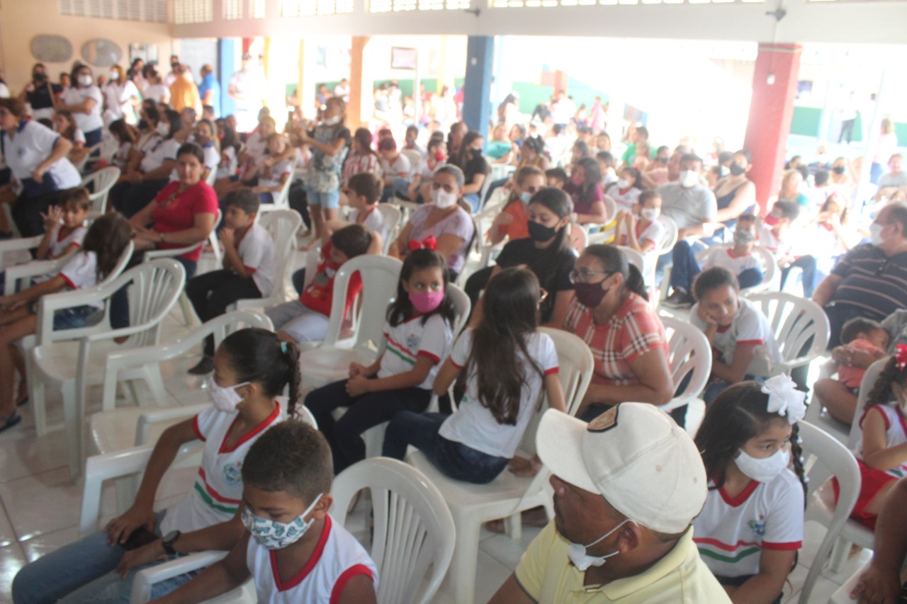 Educadores, alunos e familiares comemoram os 58 anos da Escola Josué de Oliveira em Caraúbas