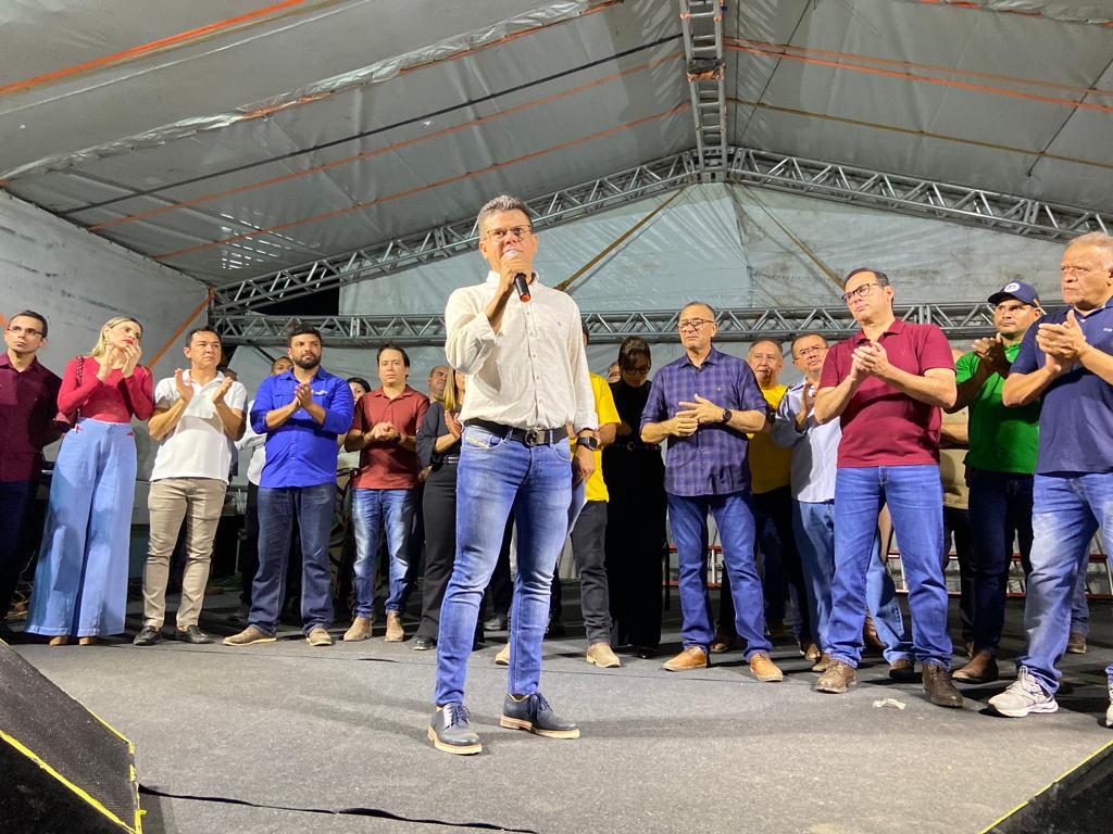 Prefeitura de Caraúbas abre oficialmente a 5ª Expoeste com multidão e pompa para receber criadores de todo o Brasil