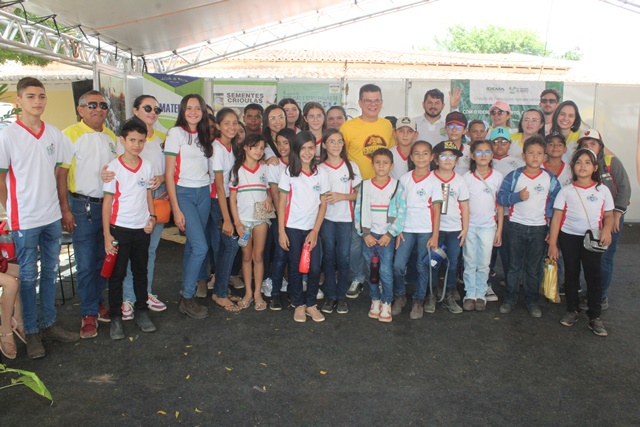 Prefeito Juninho Alves recepciona alunos das escolas públicas em visita a 5ª Expoeste Caraúbas