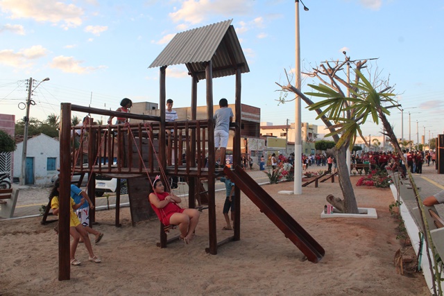 Prefeito Juninho Alves inaugura a Praça Memorial em Caraúbas