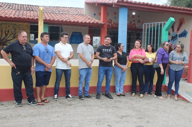 Prefeito Juninho Alves entrega reforma de escola na comunidade do Livramento