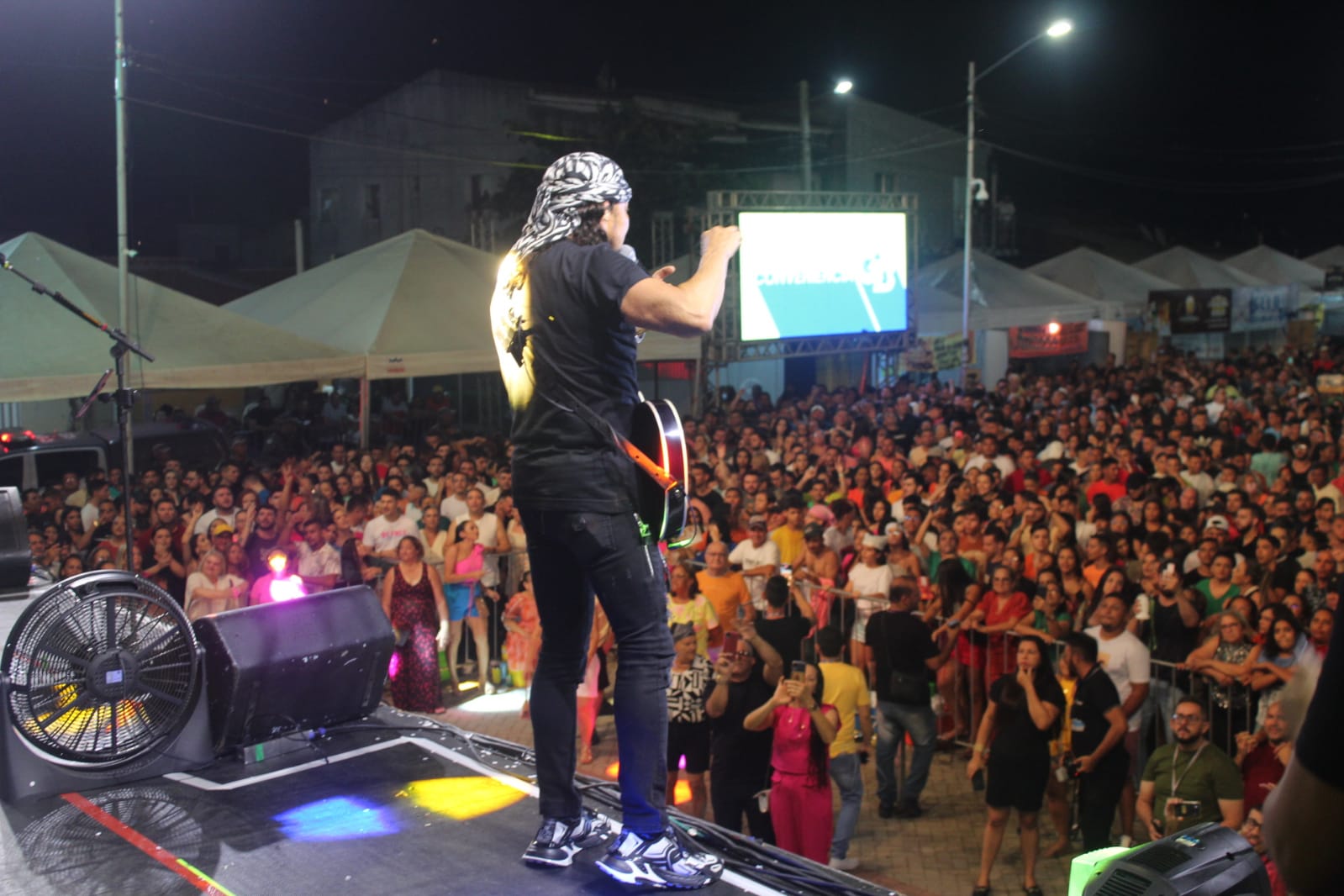 Bel Marques sacode Praça de Eventos na oitava noite da Festa de São Sebastião em Caraúbas