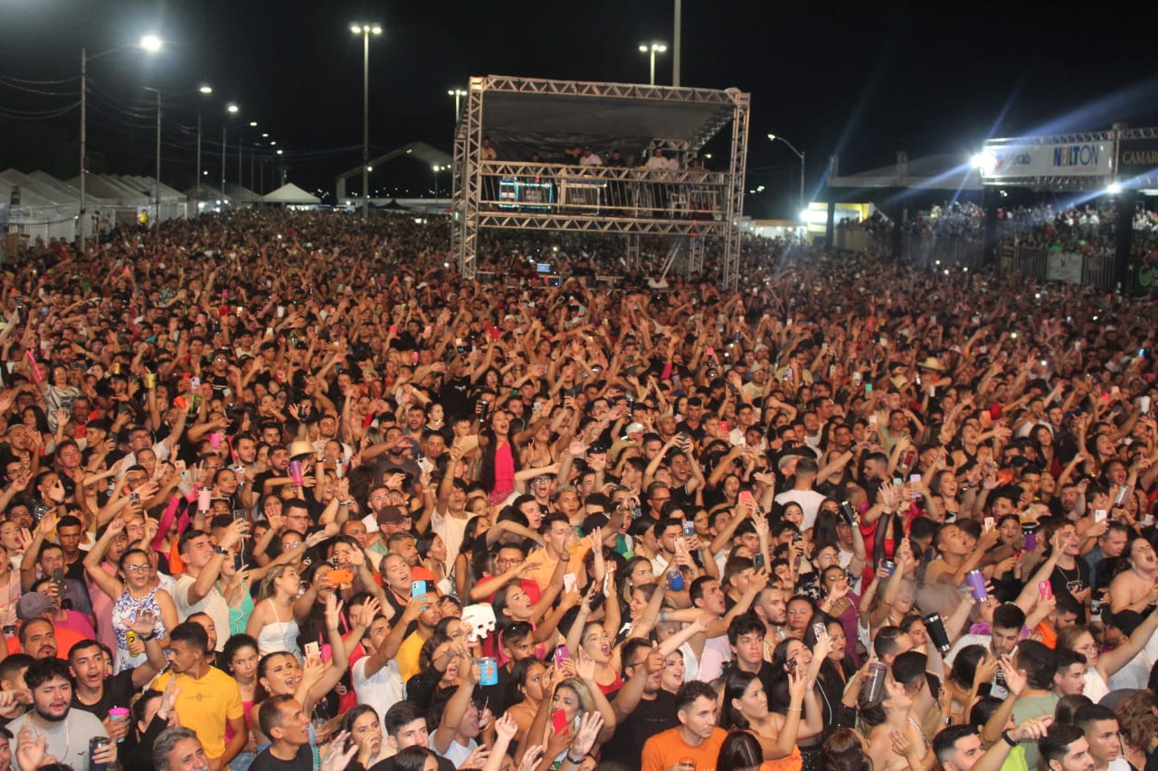 “À Vontade” realiza o maior show de todos os tempos na Festa de São Sebastião em Caraúbas