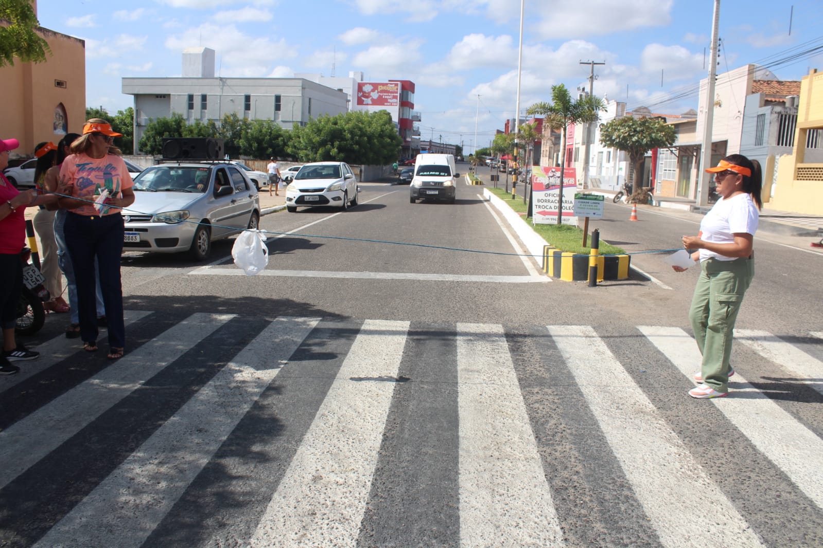 Secretaria de Saúde realiza blitz carnavalesca com distribuição de preservativos para a população