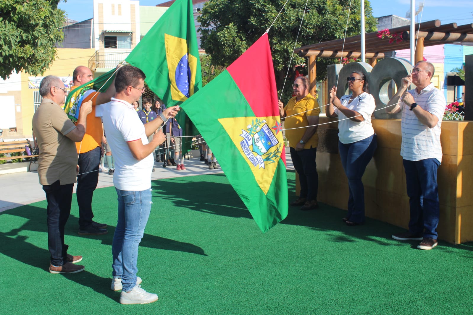 Aniversário de 156 anos de Caraúbas é marcado por Desfile Cívico e corrida de bicicleta