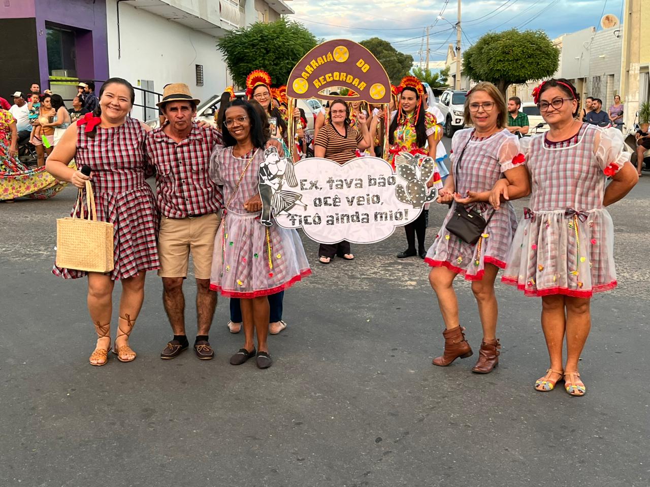 Casa da Criança realiza cortejo junino dentro da programação Arraiá das Caraubeiras