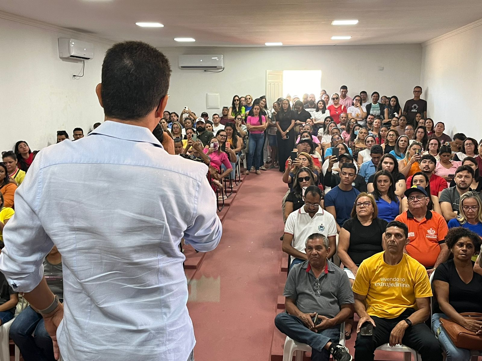 Prefeito Juninho Alves assina ordem de serviço para construção de galpões