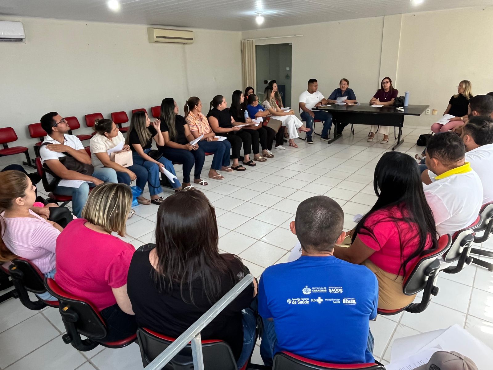 Secretária da Saúde reúne equipe administrativa para preparar transição da pasta em Caraúbas